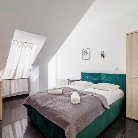 Liliowe Turnie Basen Ul Nowotarska זקופאנה